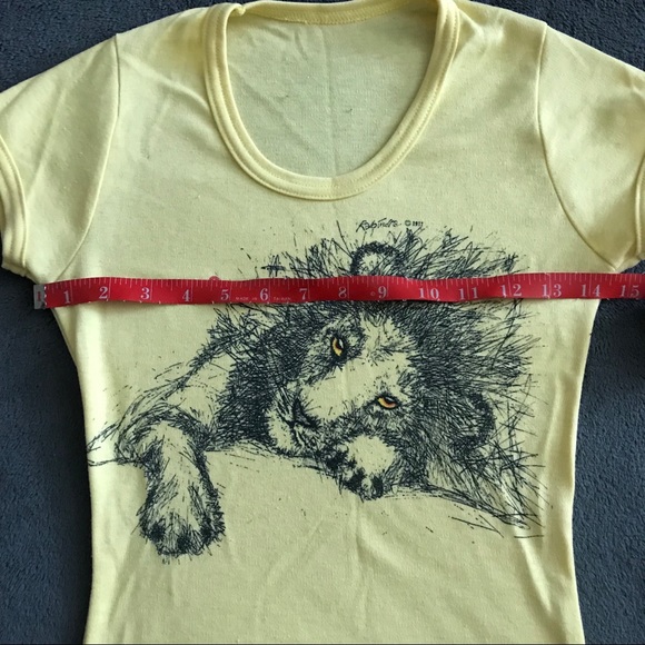 Vintage 1977 yellow fitted Lion T Shirt - Picture 5 of 6
